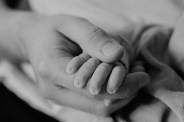 Der Moro-Reflex oder auch Klammerreflex: Was ist das?